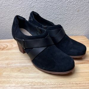 Clarks Sz 9 Black Suede Heeled Booties